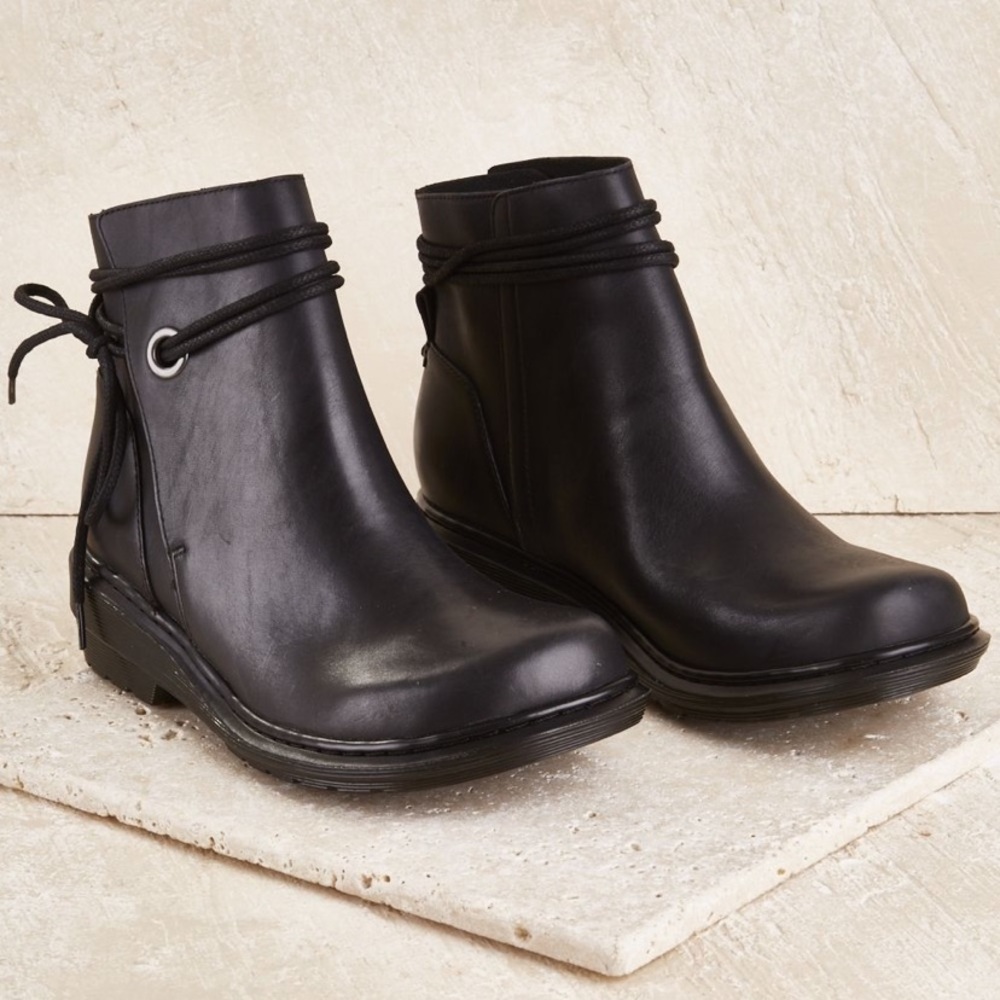 Dr. Martens Ankle Leather Shelby Boots